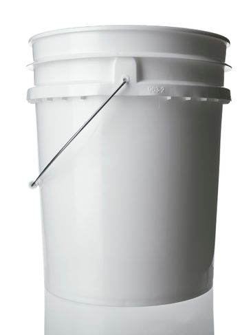 5 gallon white HDPE plastic pail of 90 mils thickness with metal handle